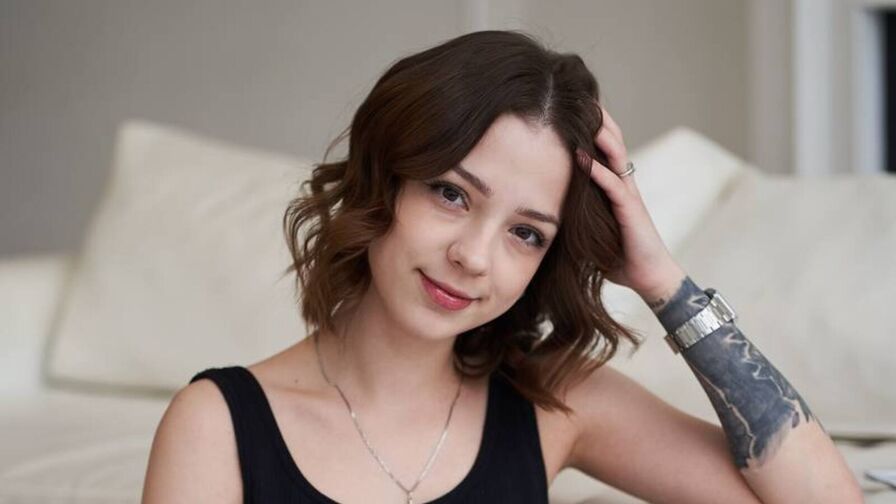 Watch PamBeesly live on Bodyboardeur