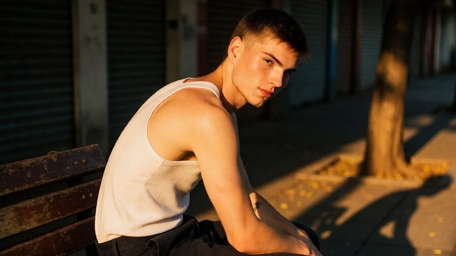 Watch NickVoss live on Sex Zoom