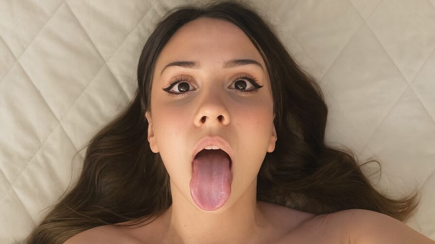 Watch AliceFortuna live on Fleur Mature