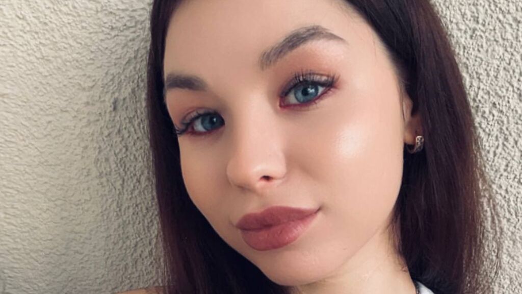 LaurinaBliss live cam model at LiveJasmin