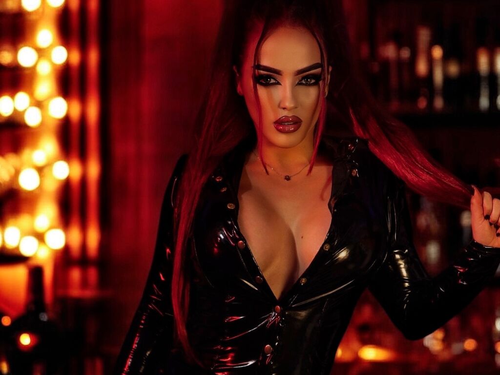 EmmelyneQuincy Nackt