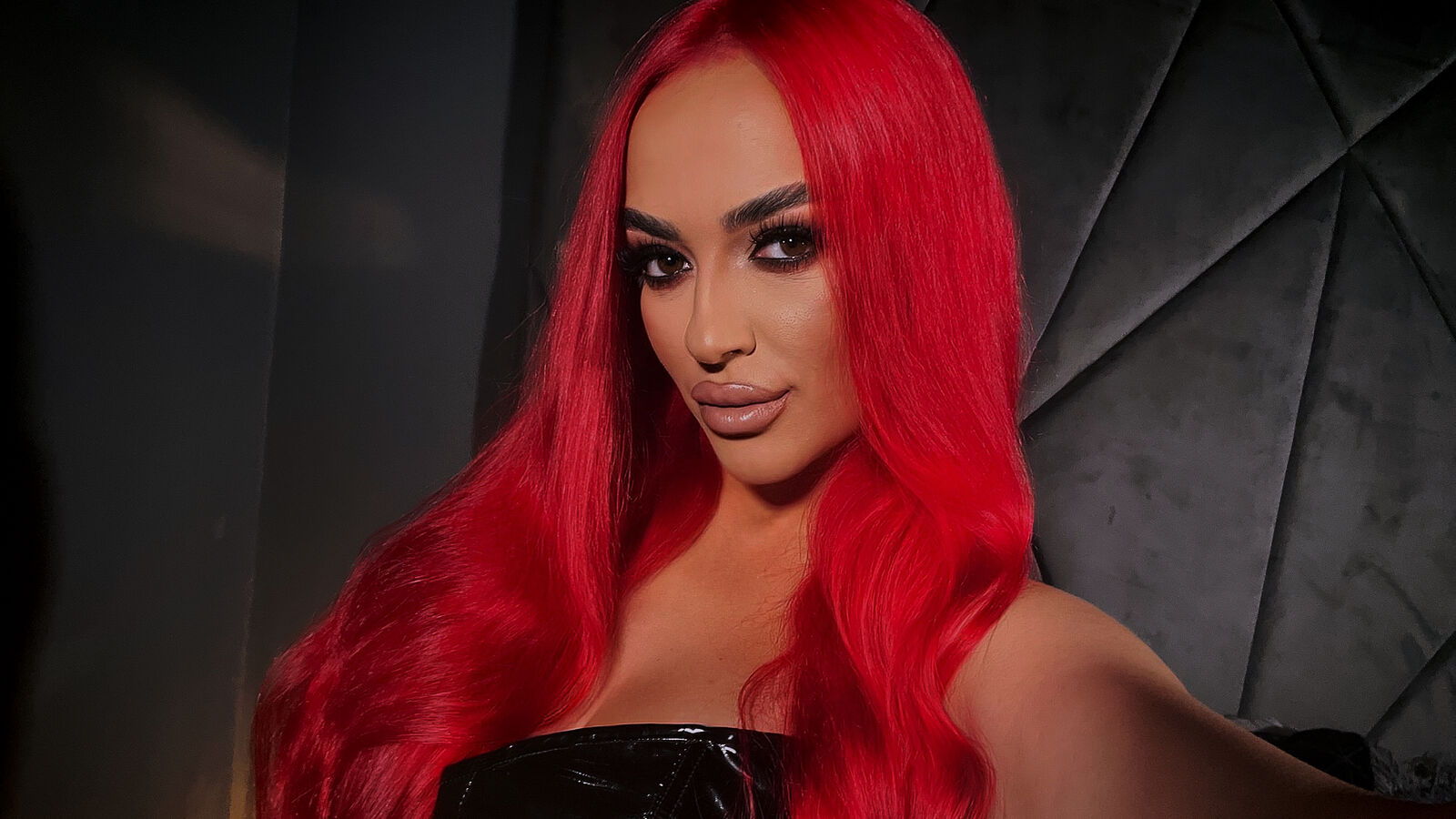 EmmelyneQuincy erotic portrait