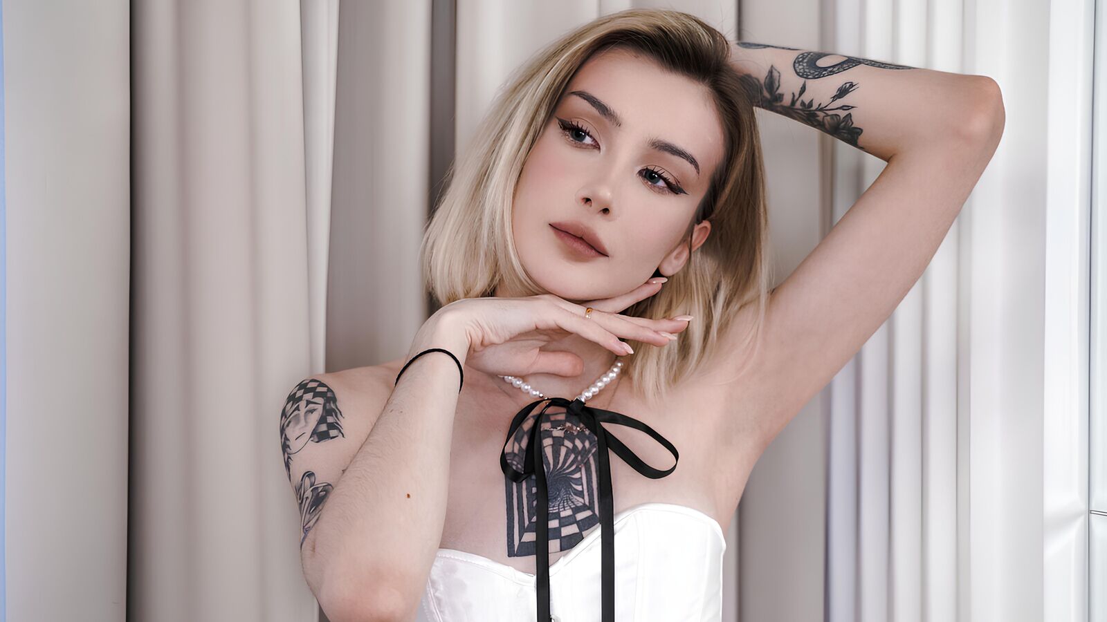 NesollaMaison erotic portrait