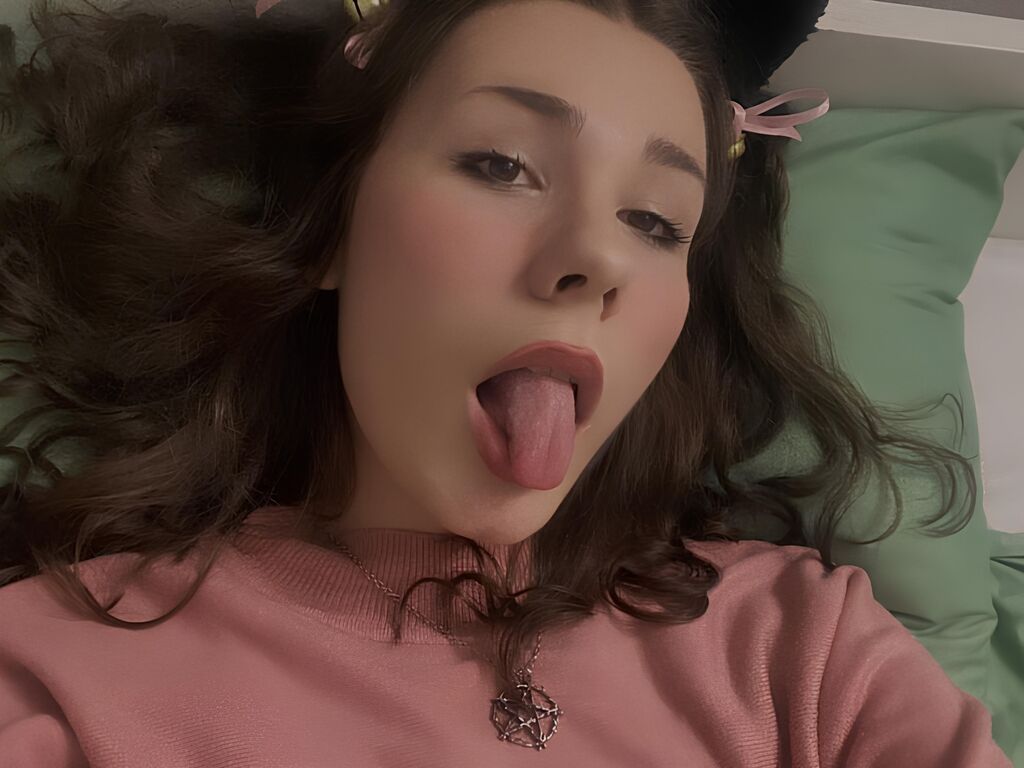 CoralineKat trans cam profile