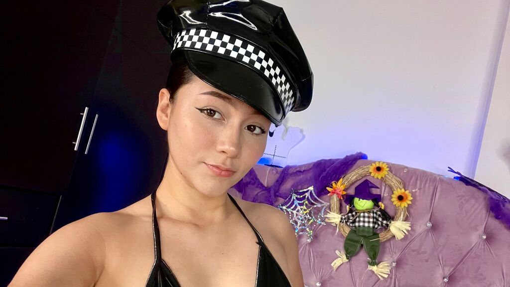 Live Chat with Daniaalvarez on LiveJasmin