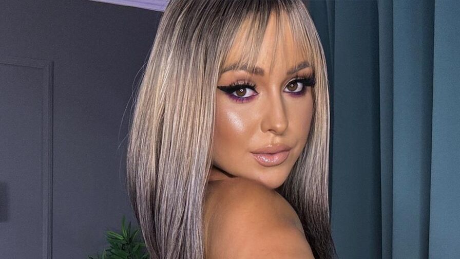 Cameltoe, Close up, Dancing, Dildo, Fingering, Live orgasm, Oil, Roleplay, Smoke cigarette, Squirt, Striptease, Vibrator, Zoom, Deepthroat, Footsex, Snapshot, Joi, Sph, Twerk