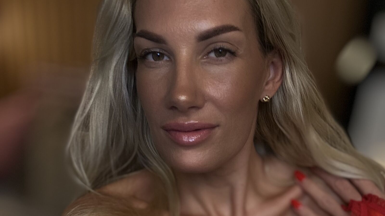 AriaVeller glamour portrait