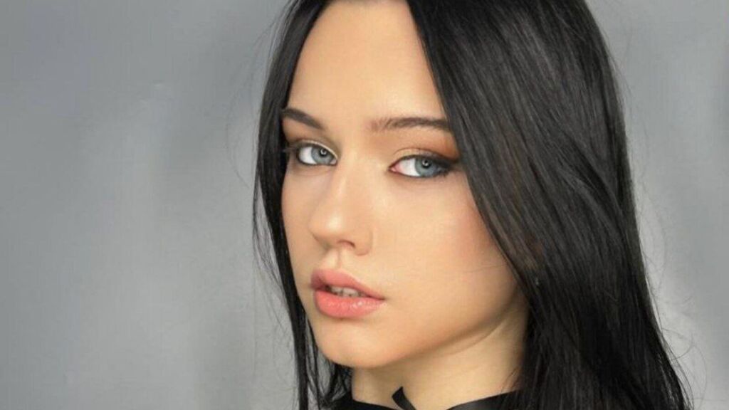 AmberFish live cam model at LiveJasmin