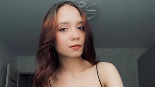 le modèle AlisPrices est en webcam porno dans un show sur le site livejasmin, il possède les tags suivants: close up,dancing,snapshot,asmr