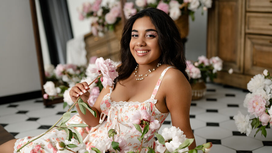 Watch LunaCartier live on Sex Girls Blend