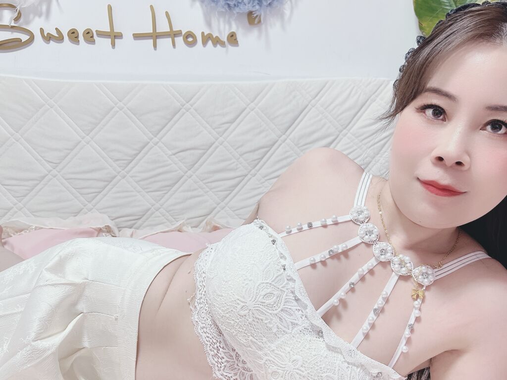  EvelinaAston chat room