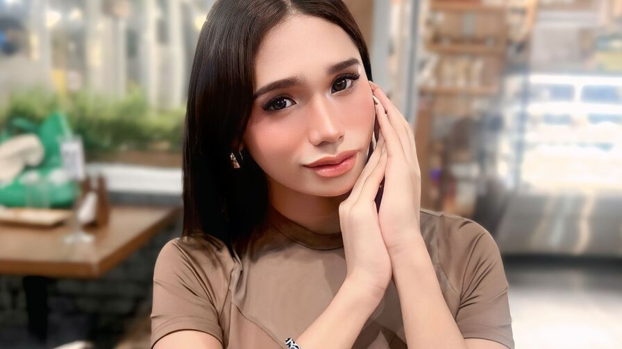AthenaFamurri live cam model