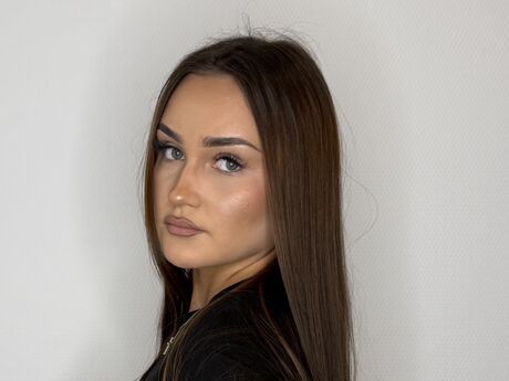 Chat with MyrnaMackesy