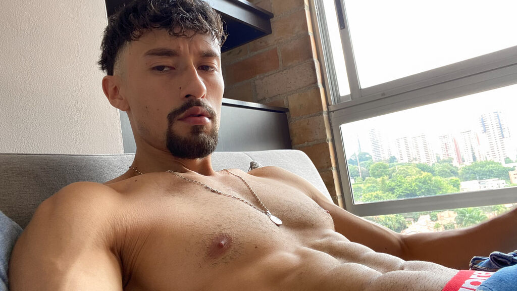 Watch TylerMoren live on cam on LiveJasmin