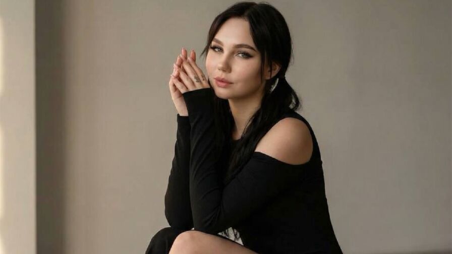 Watch KandyWeiss live on Sex Girls Blend