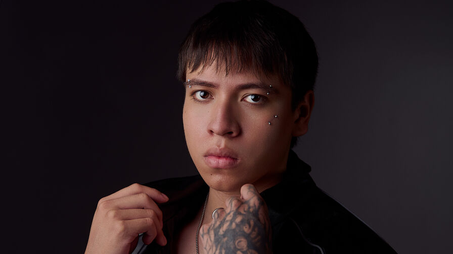 Watch RomanKene live on Hotmaturetubes