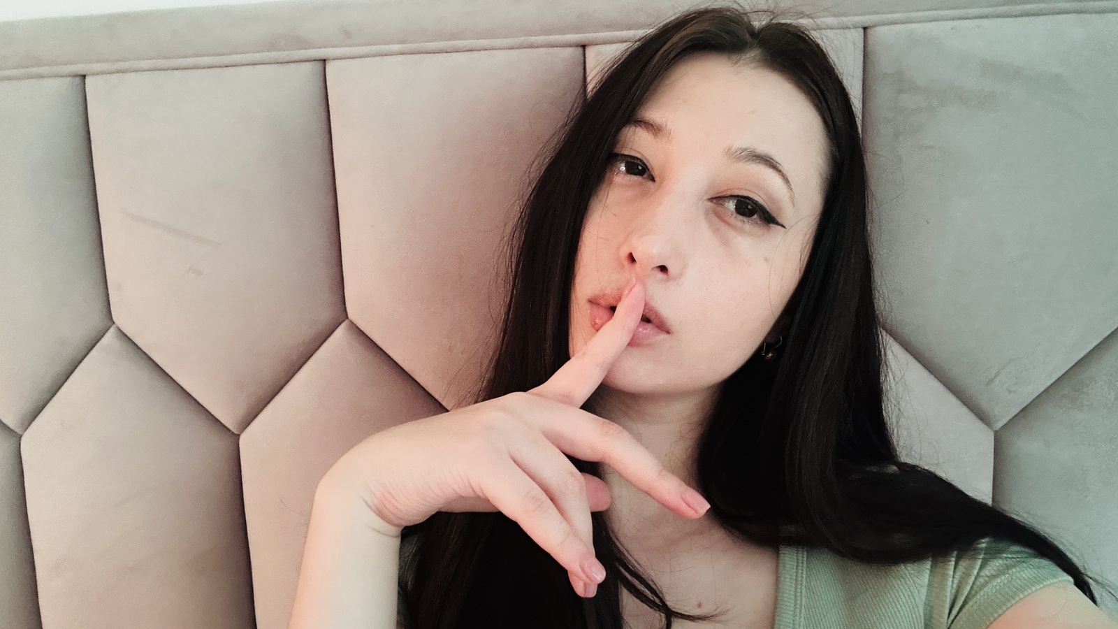 SaraAlly erotic portrait