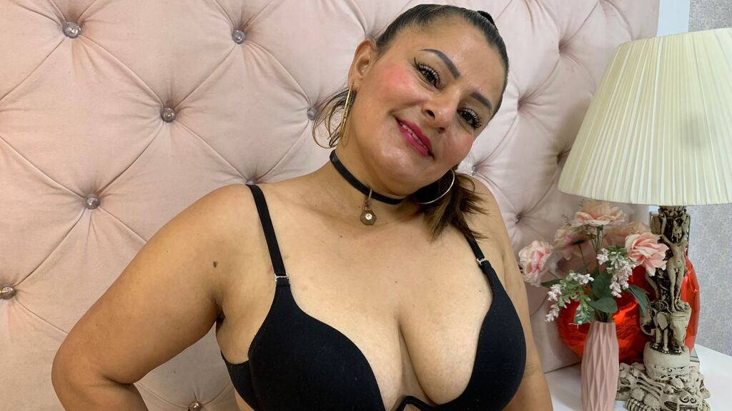 ErikaMurino Live Cam on LiveJasmin