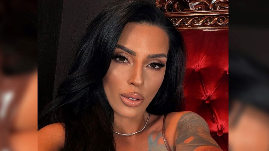 Watch DavinaFraser live on Bodyboardeur