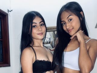 AlannaAndTianna Sex toys cam