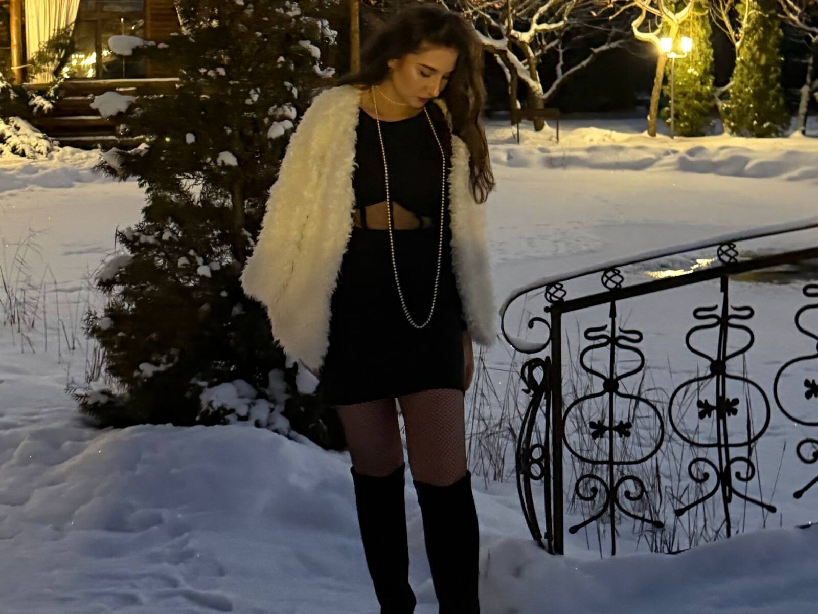 Live cam for MegaMolly