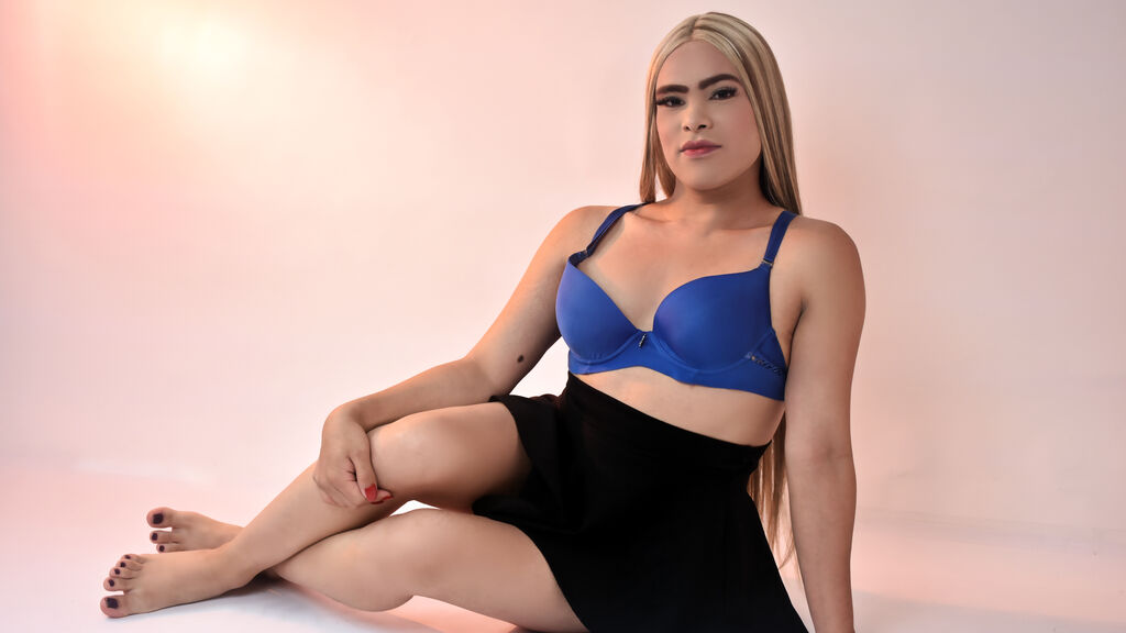 PerlaSveinn live cam model at LiveJasmin