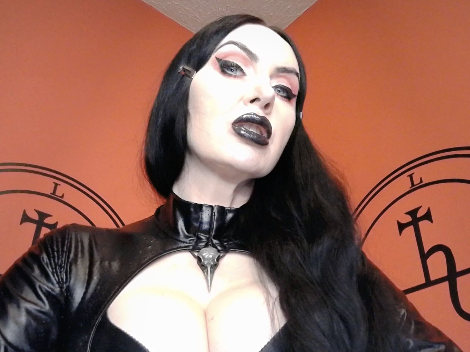 Live cam for DominaMidnight