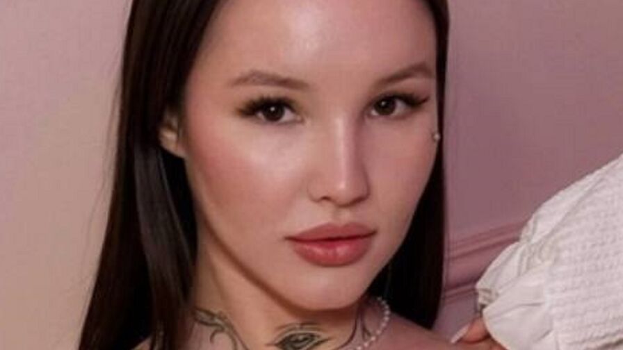 Cameltoe, Close up, Dancing, Oil, Smoke cigarette, Striptease, Zoom, Snapshot, Sph, Twerk