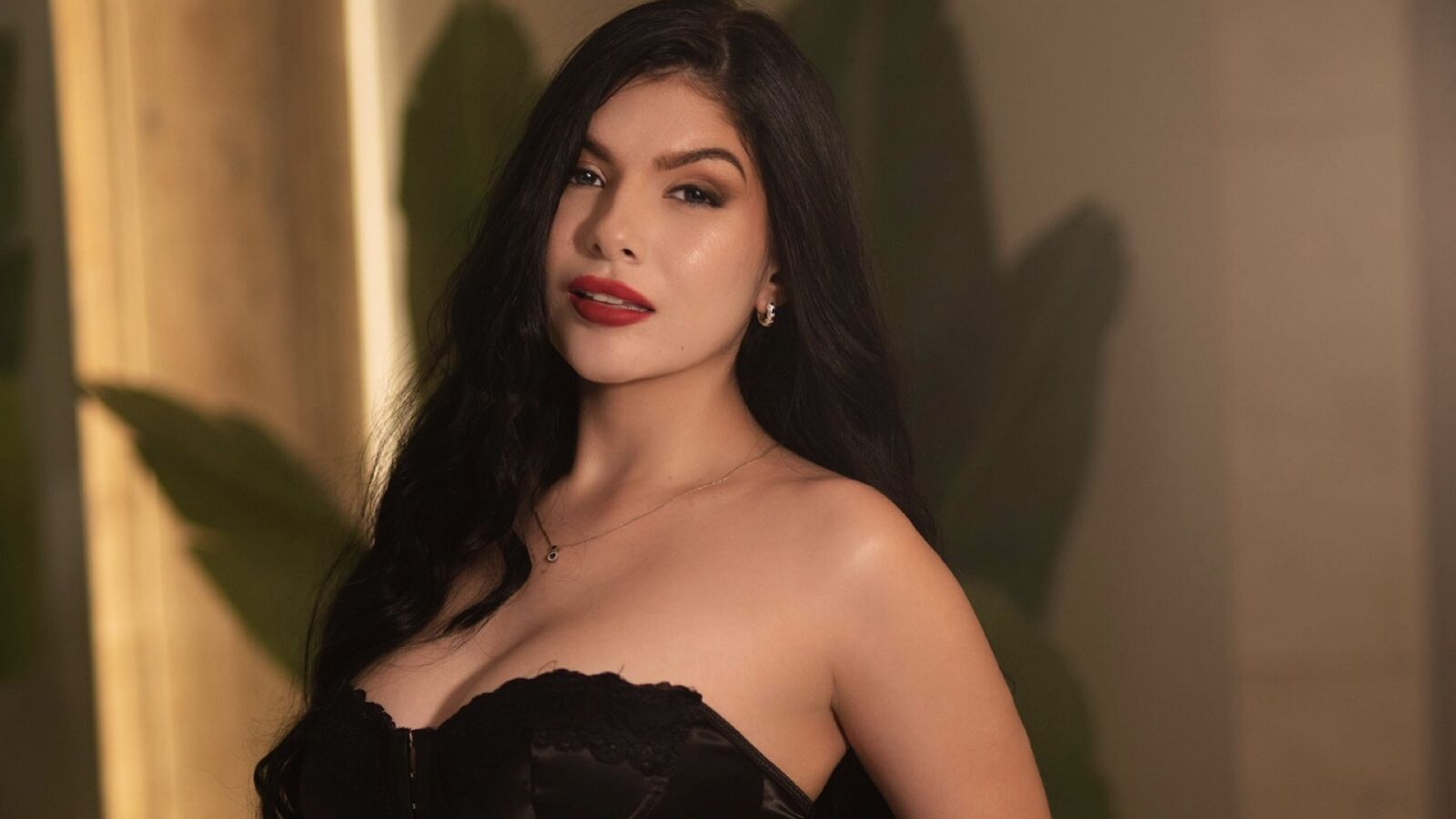 ManuelaOcampop erotic portrait
