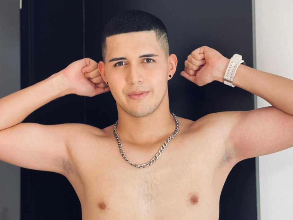 JulianCruz webcam show