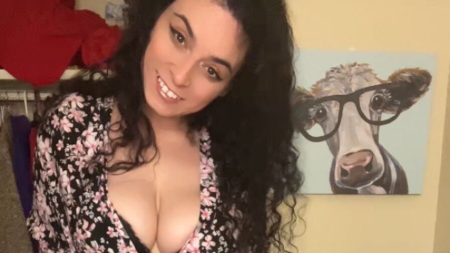 Watch Curvesfornerds live on Widestreams