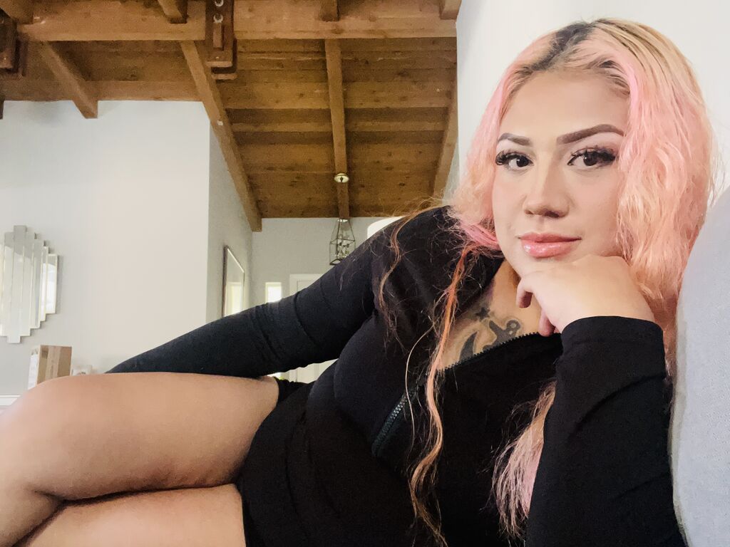 PhoenixCali live streaming girl cam