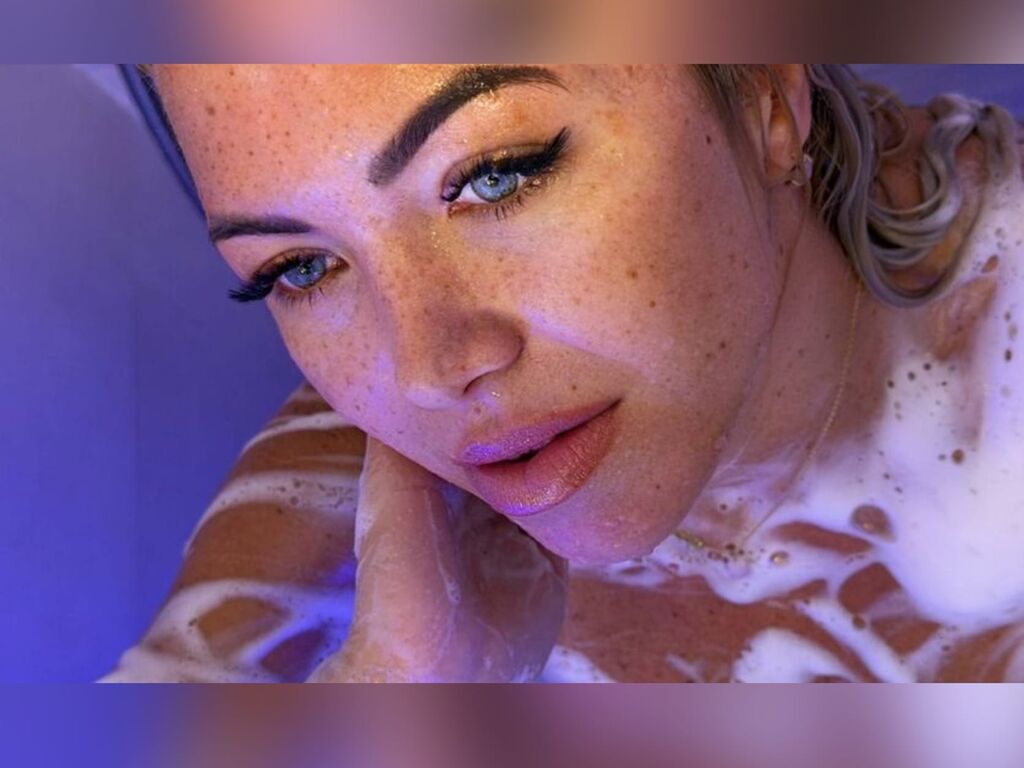 Anelise LiveJasmin model