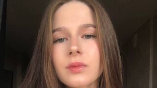 LizaMee live cam girl profile