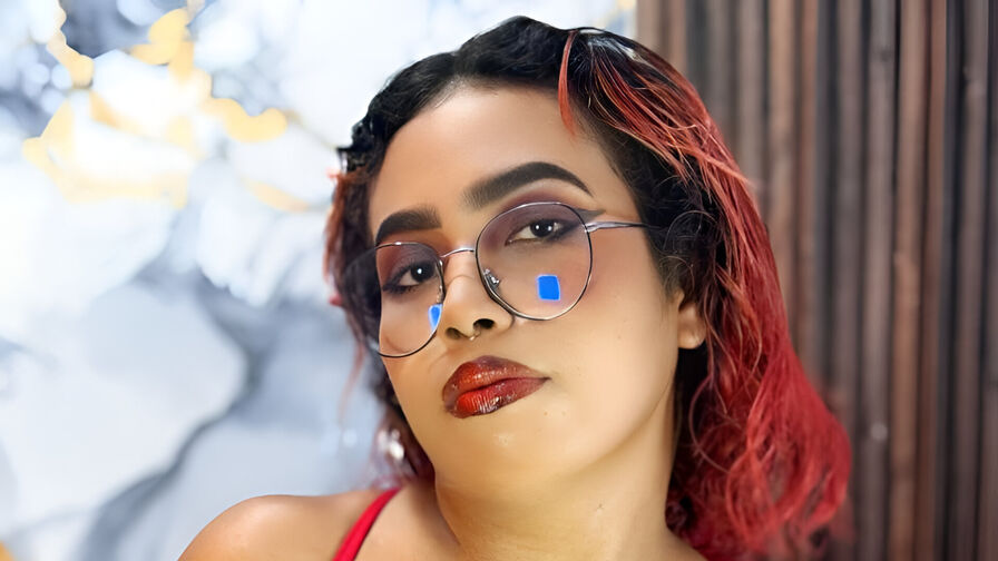 Watch SuryRouss live on Fleur Mature