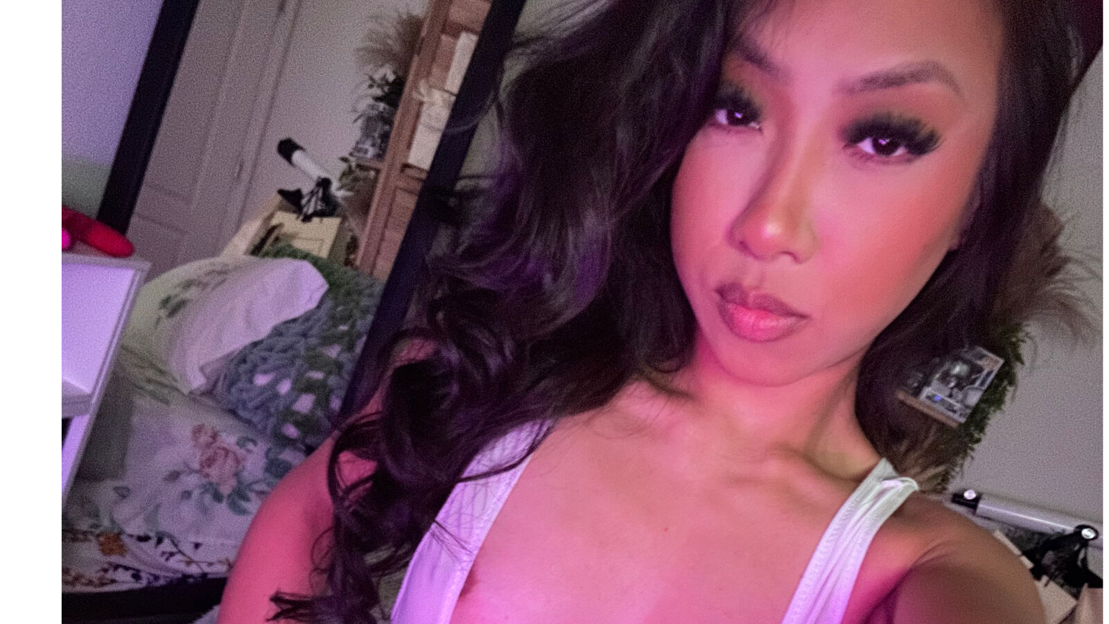 PreeminentJessss erotic portrait