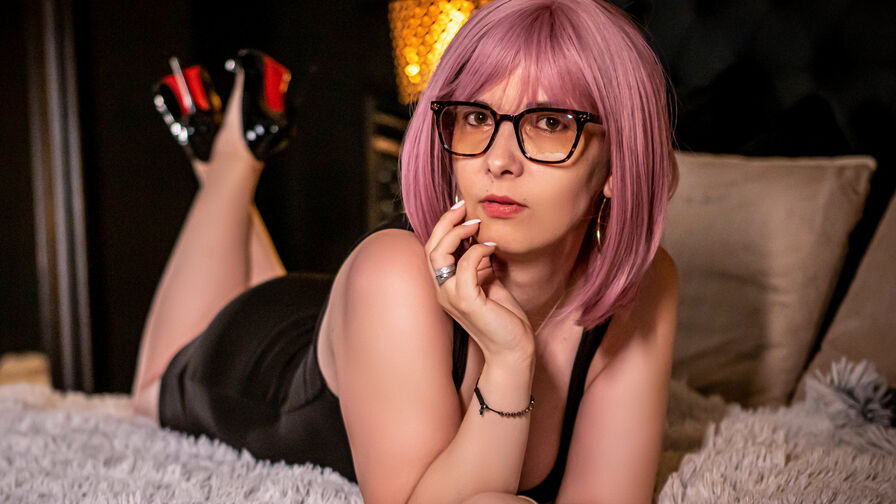 Watch VivianaSky on CoolMagazineOnline.com