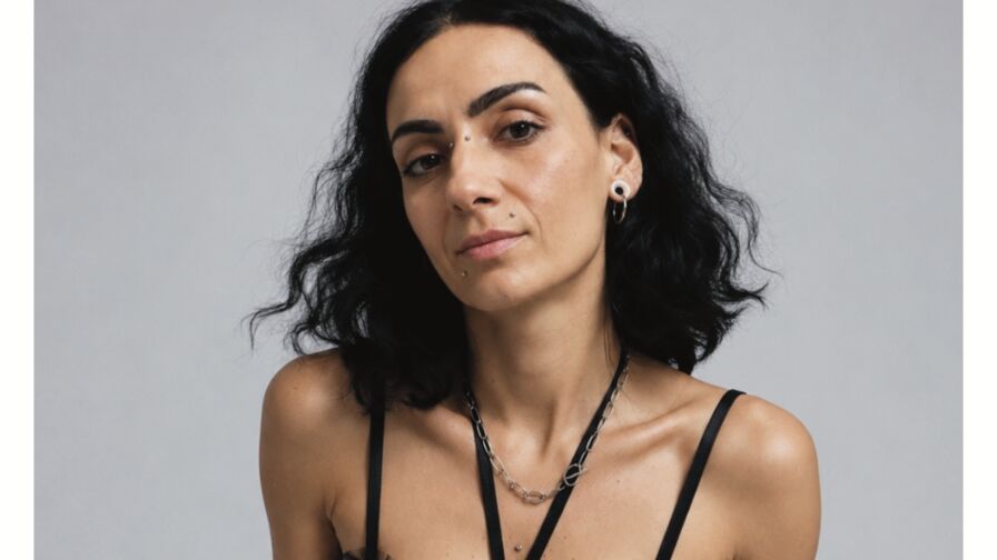 Watch SofiaBunton on CoolMagazineOnline.com