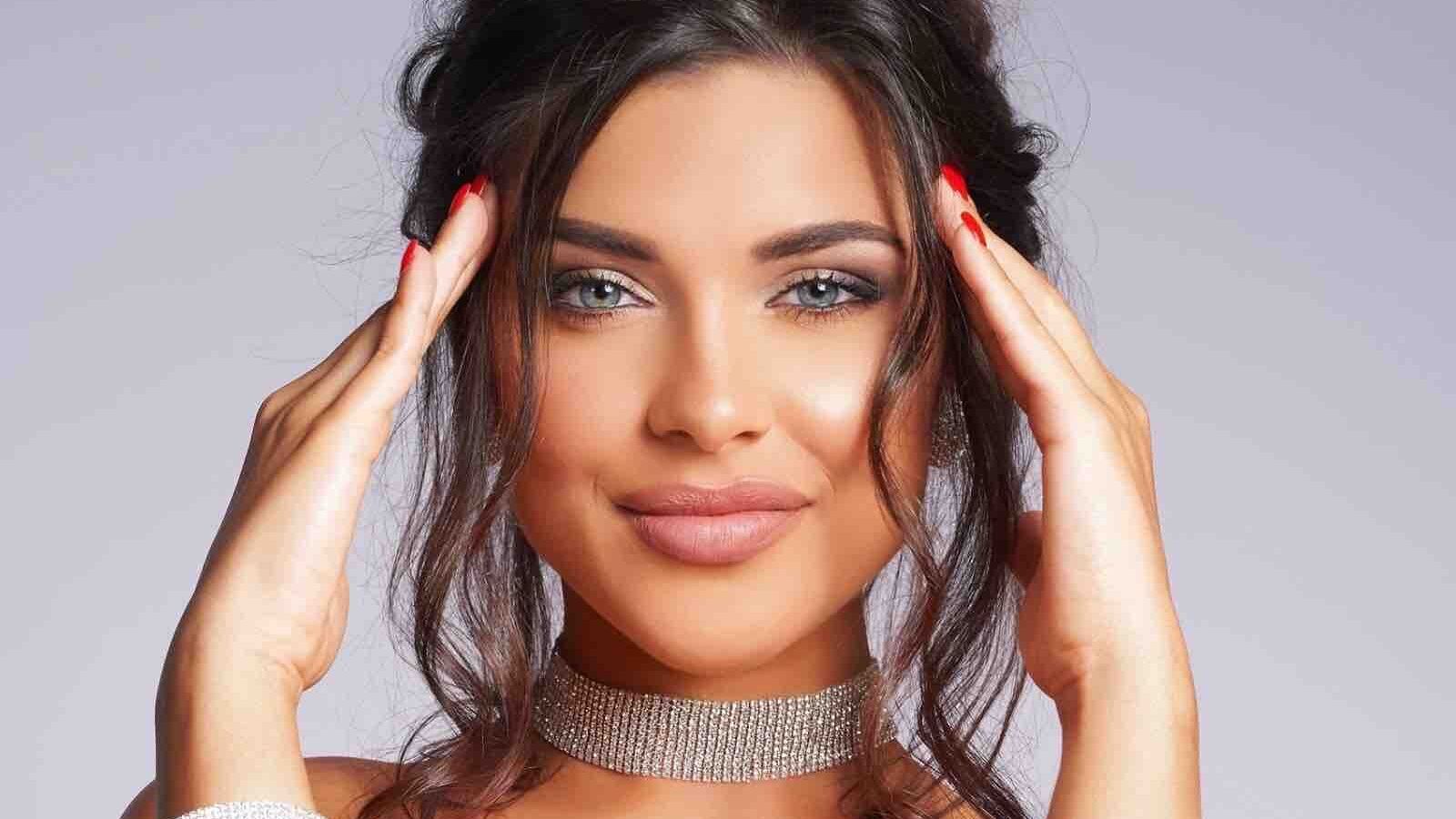 Alexa erotic portrait
