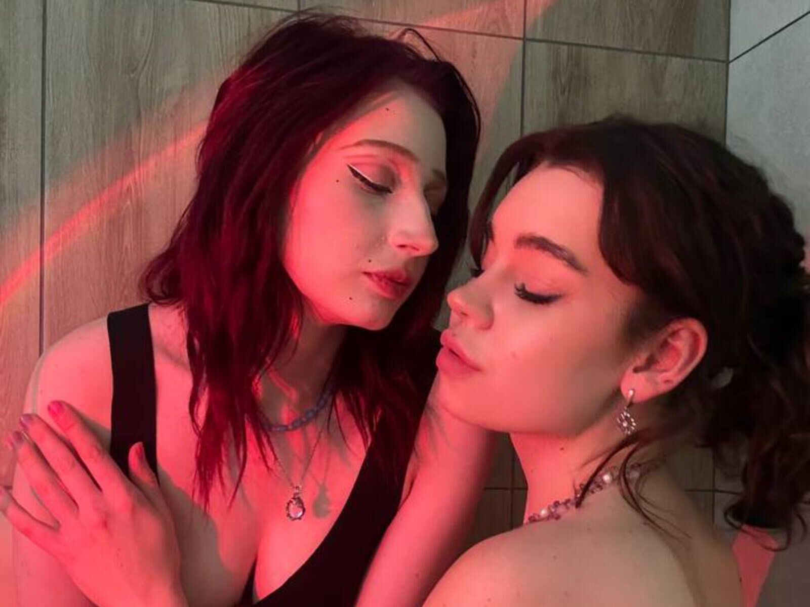 Live cam for LeonilaAndDahlia