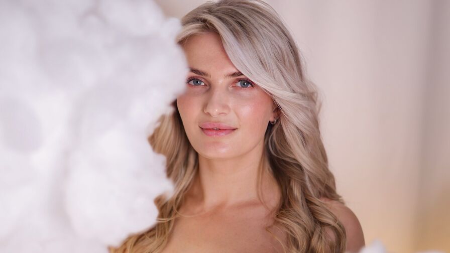 Watch MaryLourens live on Fleur Mature