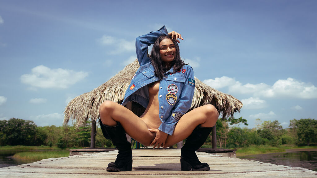 Sex chat gratuit in direct cu NinaVergara pe LiveJasmin