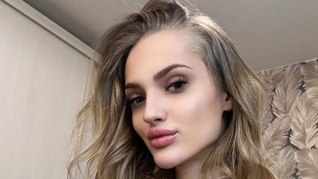 MonikaKlar's chat room