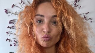 Free Nude Emelyi