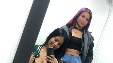 SashaAndNahomi's chat room