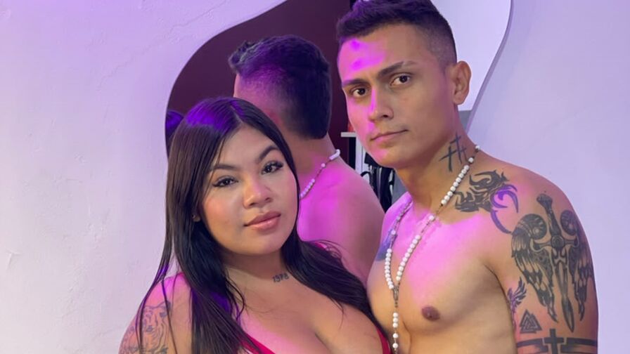 Watch CrystalAndDrake live on Sex Girls Blend