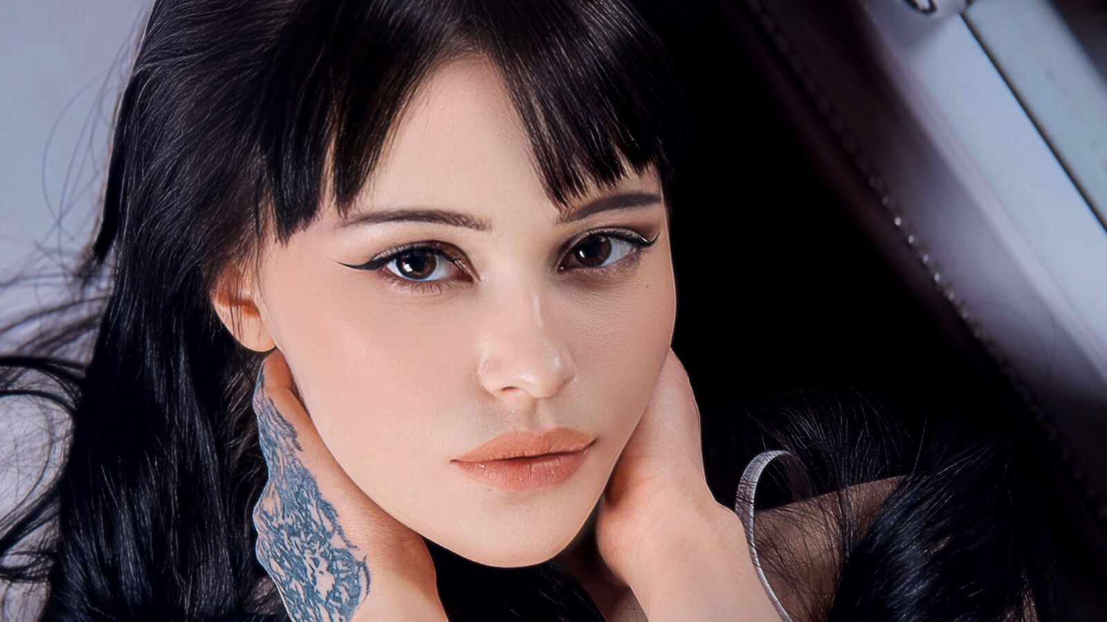 RivenAmelia erotic portrait
