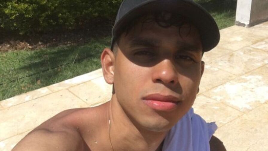 Watch BillyDaniel live on She CamShow
