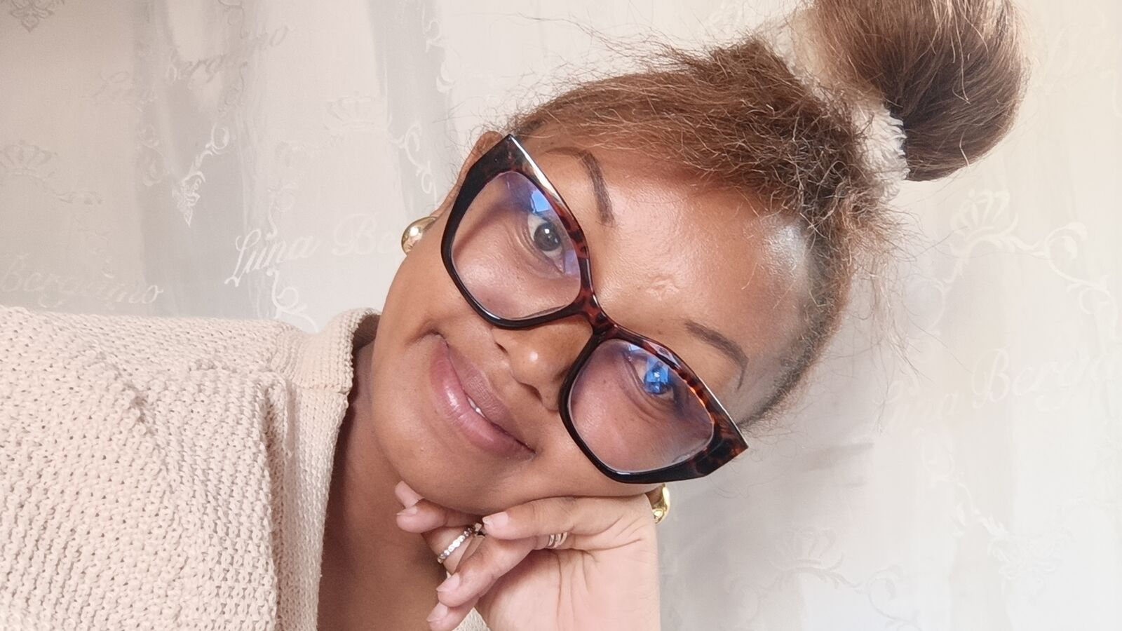 Miadea erotic portrait