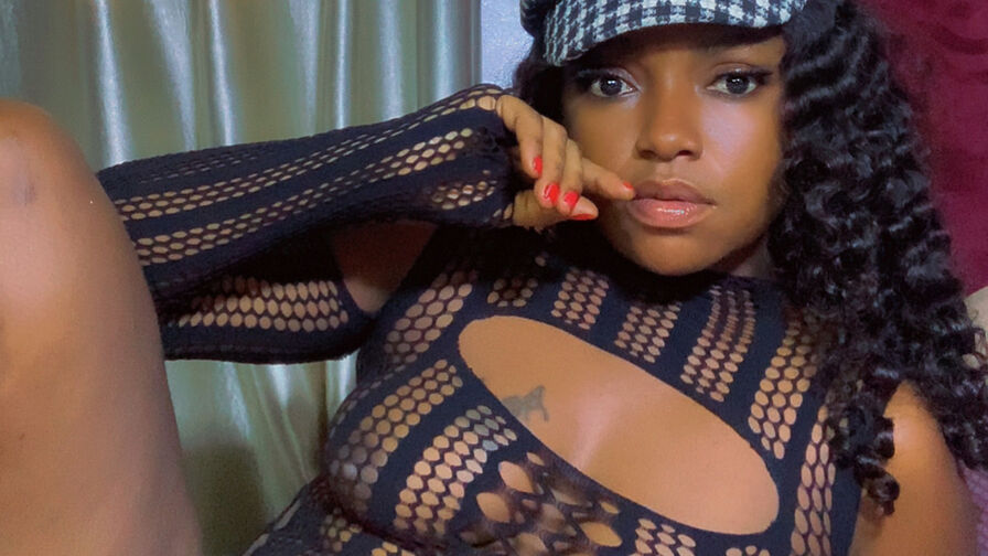 Watch NinaKiki live on Sex Girls Blend